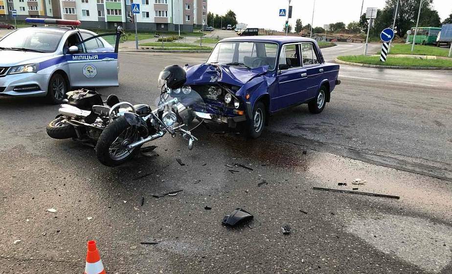  В Лиде столкнулись ВАЗ и мотоцикл