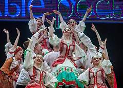 Гродненский ансамбль танца, музыки и песни «Белые росы» первым выступил на открытии «Славянского базара»