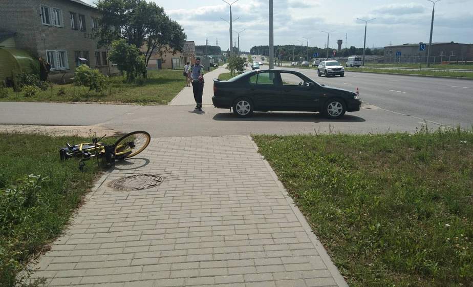 Не заметили друг друга. В Гродно в ДТП столкнулись автомобиль и велосипед