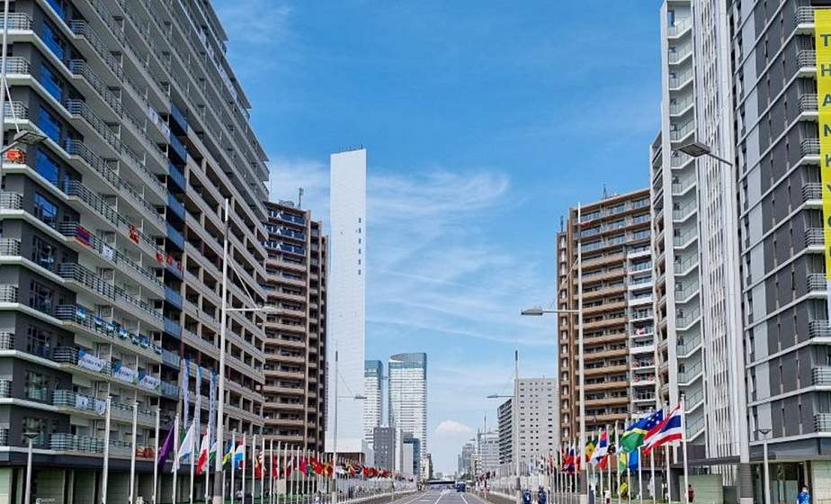 Картонные кровати и богатая кухня: взгляд на жизнь в олимпийской деревне изнутри