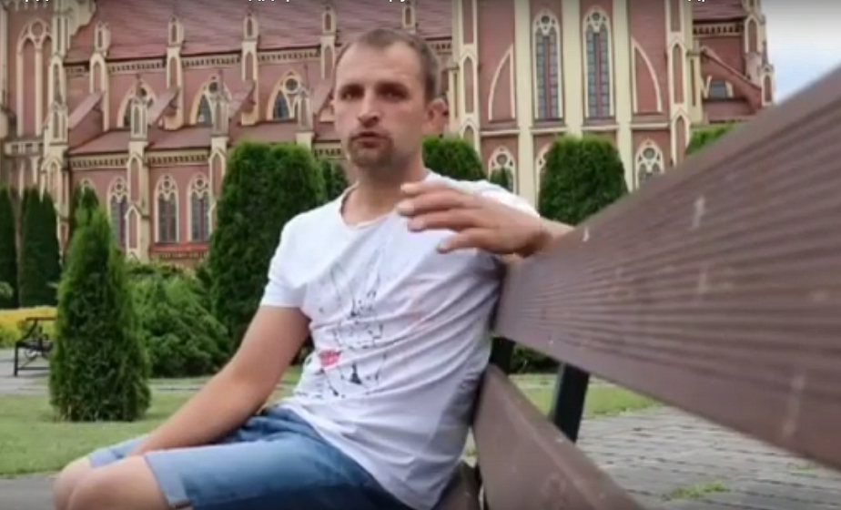 «Ты наша гордость!». Посмотрите, как необычно поддерживает белорусского легкоатлета Александра Ляховича на пути в Токио его брат Пётр (видеоэксклюзив «ГП»)