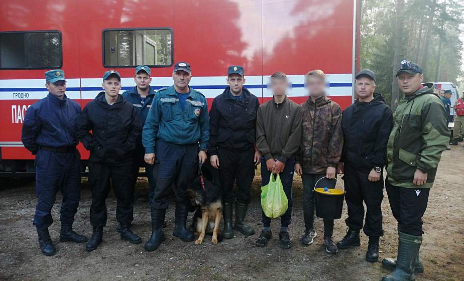В Свислочском районе заблудились трое подростков. Выйти из леса им помогли спасатели