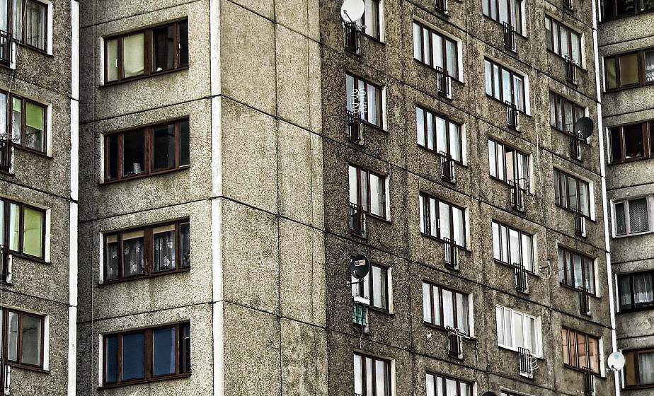 Чтобы примирить ссорящихся родителей, 9-летняя гродненка выпрыгнула с пятого этажа