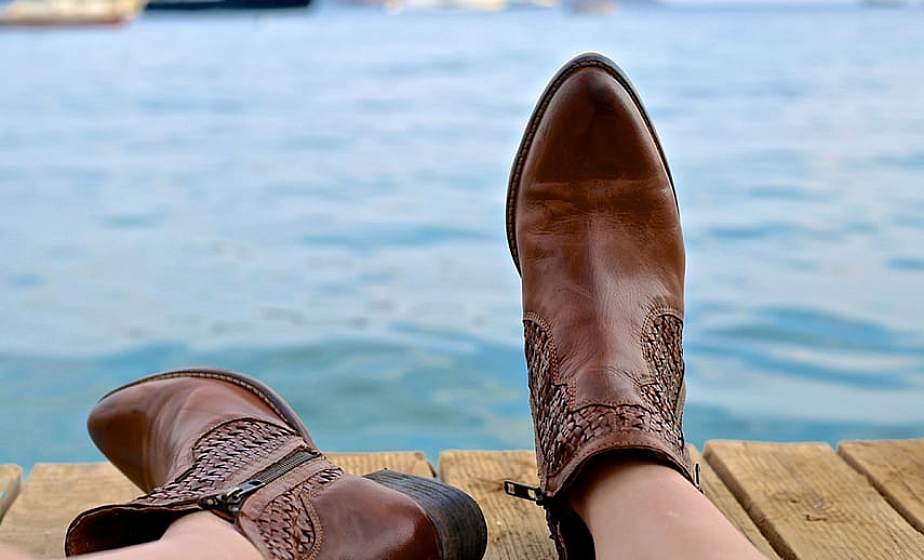 Грубые ботинки, казаки и ботильоны: топ-11 актуальных вариантов обуви на осень