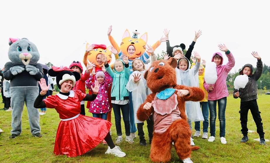 Зрелищные представления, увлекательные эксперименты. Островец масштабно и грандиозно отмечает День города