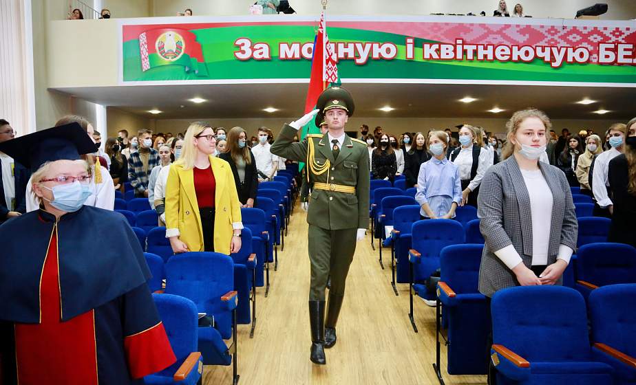 В ГрГУ имени Янки Купалы прошло торжественное посвящение первокурсников в студенты