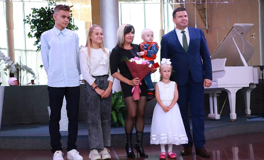 Награда за заботливое материнство. Орден Матери вручили многодетным мамам Октябрьского района г. Гродно 
