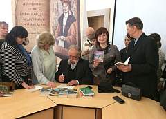 «Гэта кніга пра людзей, якія працуюць на зямлі, пра чалавечыя адносіны і лёсы». Пераможцам Нацыянальнай літаратурнай прэміі ў намінацыі «Лепшы твор прозы» стаў пісьменнік Віктар Праўдзін