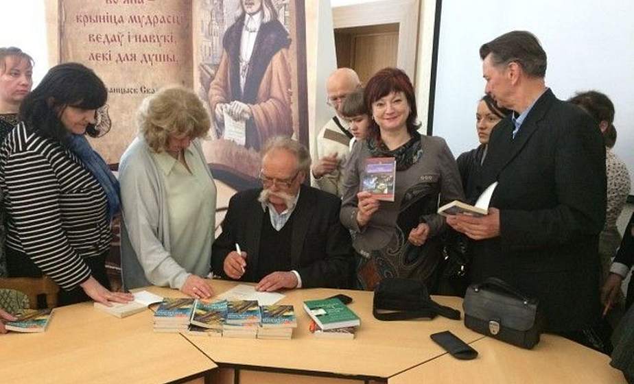 «Гэта кніга пра людзей, якія працуюць на зямлі, пра чалавечыя адносіны і лёсы». Пераможцам Нацыянальнай літаратурнай прэміі ў намінацыі «Лепшы твор прозы» стаў пісьменнік Віктар Праўдзін