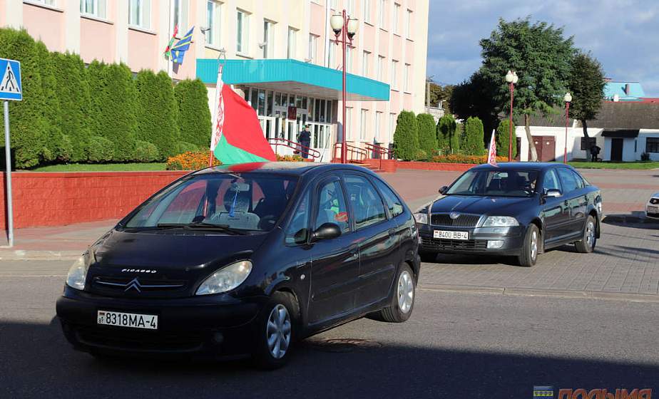 Участники автопробега «Символ единства» почтили память жертв Великой Отечественной войны в Кореличском районе