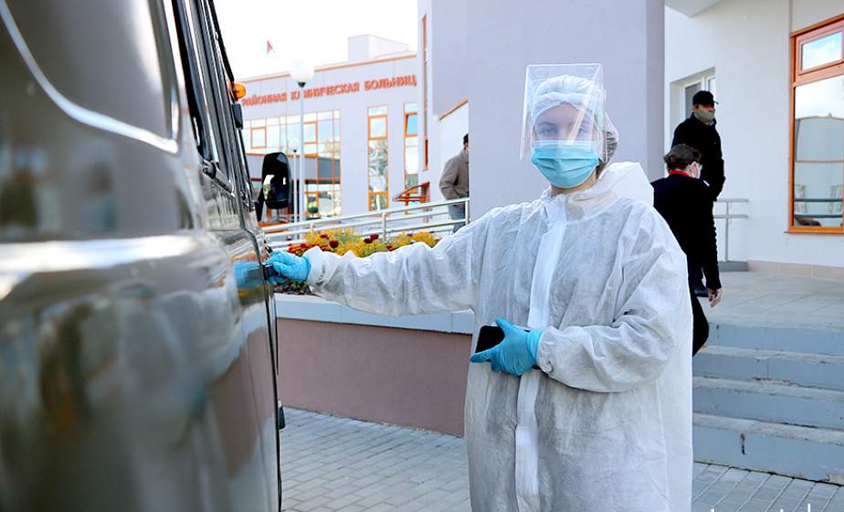 Репортаж: кто и как работает в «ковидной» бригаде Островца 