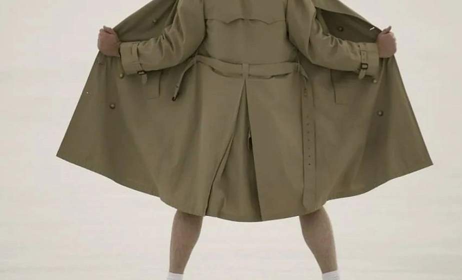 Перепутал с раздевалкой. Парень разделся в магазине 