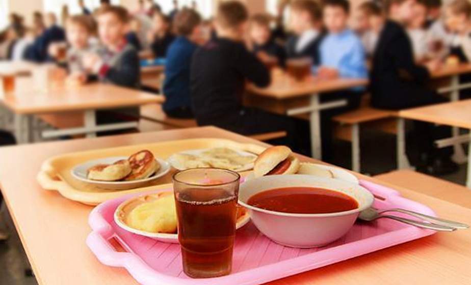 Обед по расписанию. Заглядываем в школьные столовые стран-соседей