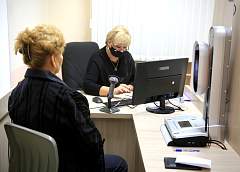 Почти 1500 жителей Гродненщины обратились за получением ID-карт и биопаспортов. Сколько стоит новый документ и где его оформят быстро?