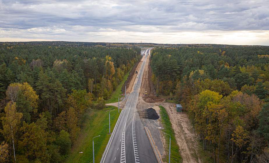 Четыре полосы к развязке. Как идет реконструкция на участке дороги по проспекту Купалы 