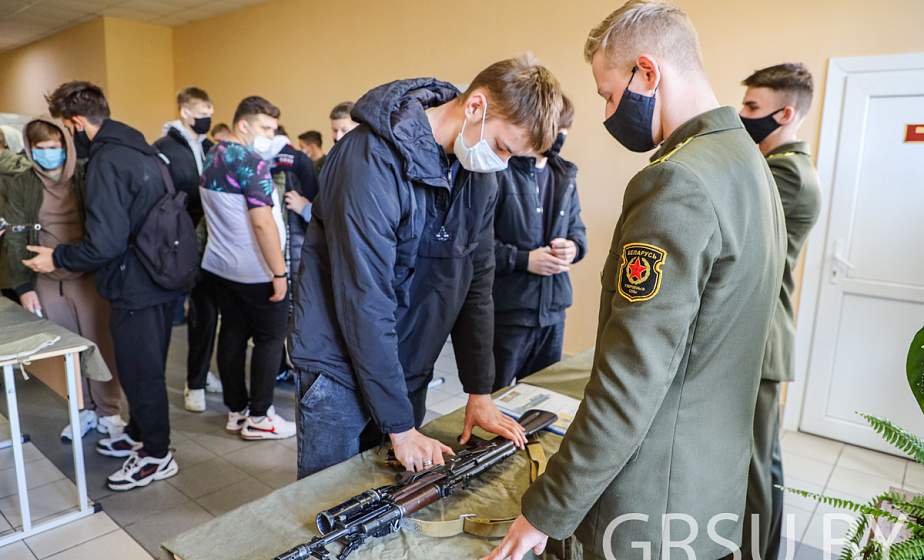 На военном факультете ГрГУ имени Янки Купалы прошел День открытых дверей