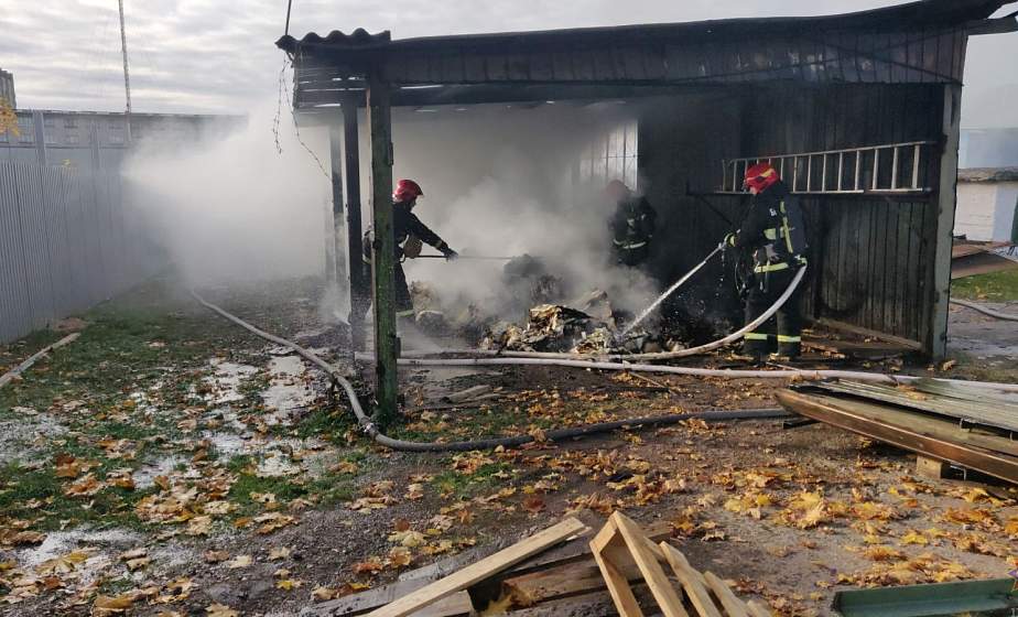 Совместная работа. В Гродно спасатели и работники предприятия потушили пожар