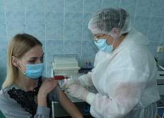 Доступность вакцины и убедительные доводы. Благодаря чему на Вороновщине удалось стремительно нарастить темпы вакцинации