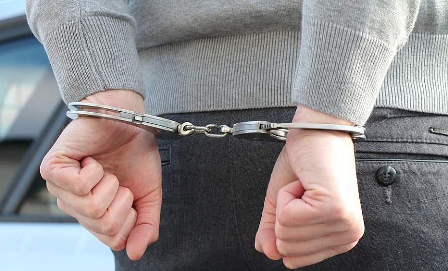 Не понравилась машина. Ночью в Лиде парень повредил автомобиль