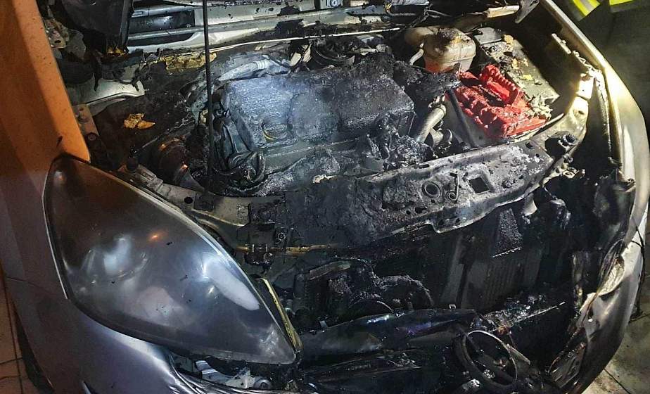 В Лиде во время зарядки аккумулятора загорелся автомобиль