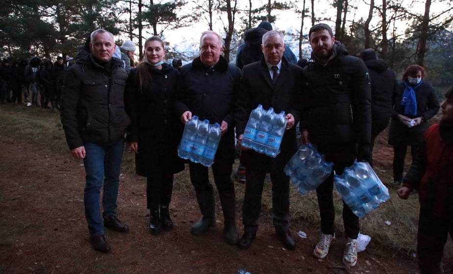 Совет Республики передал гуманитарный груз для беженцев на белорусско-польской границе 