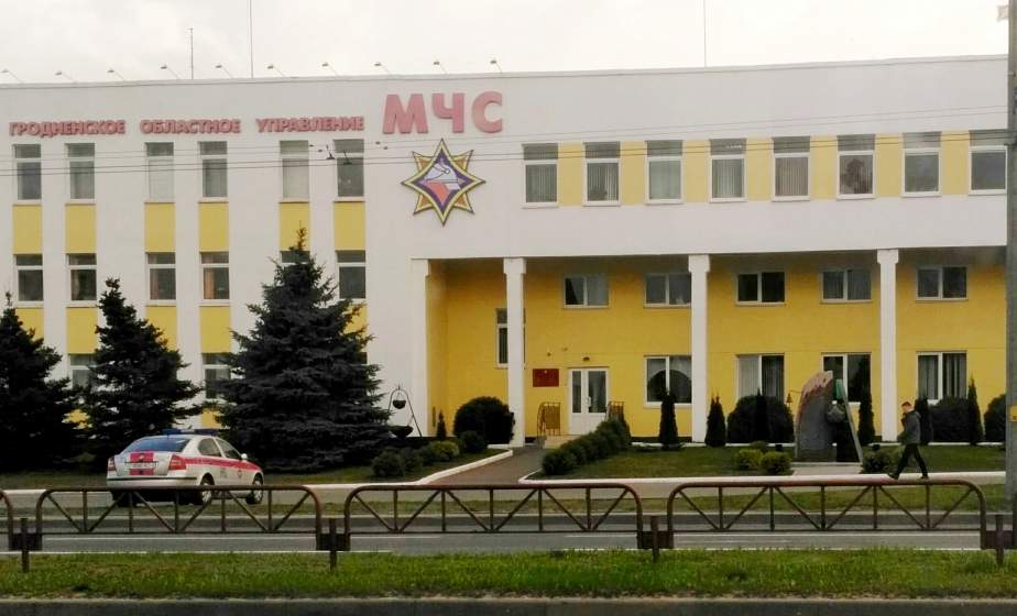 В Дятловском районе мужчина вынес соседку из горящей квартиры  
