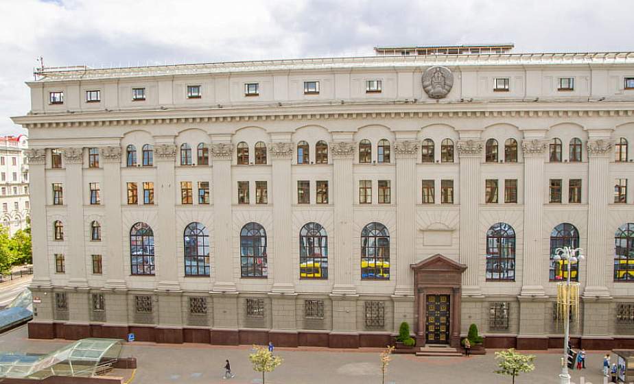 Нацбанк продлевает время работы касс для обмена банкнот образца 2000 года
