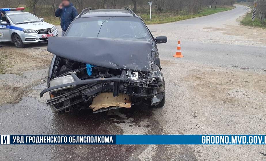 В Гродненском районе столкнулись грузовик и легковушка: пострадал пассажир
