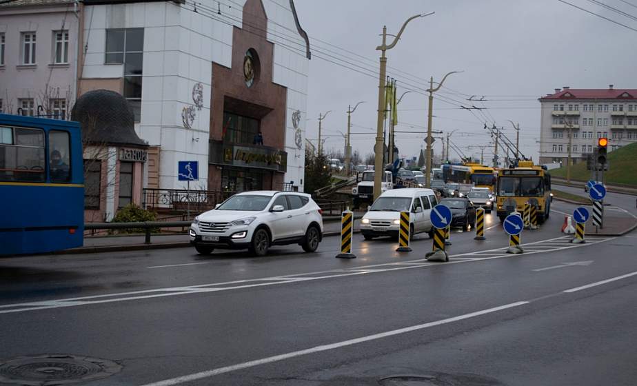ФОТОФАКТ: Ремонтные работы на Старом мосту в Гродно 