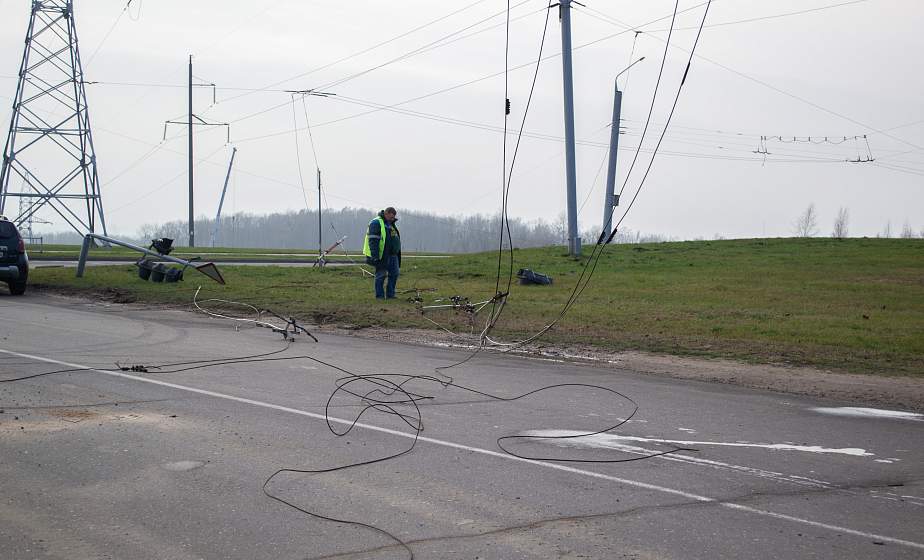В Гродно КАМАЗ оборвал троллейбусную сеть возле ОАО «Гродно Азот». Подробности происшествия