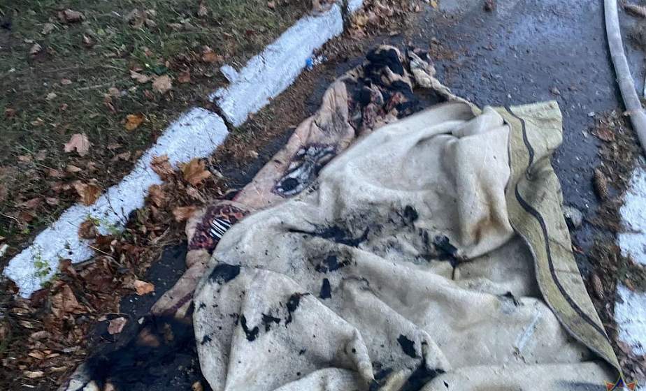 Спас сигнал «Молнии». В Зельве на пожаре спасли 62-летнего мужчину