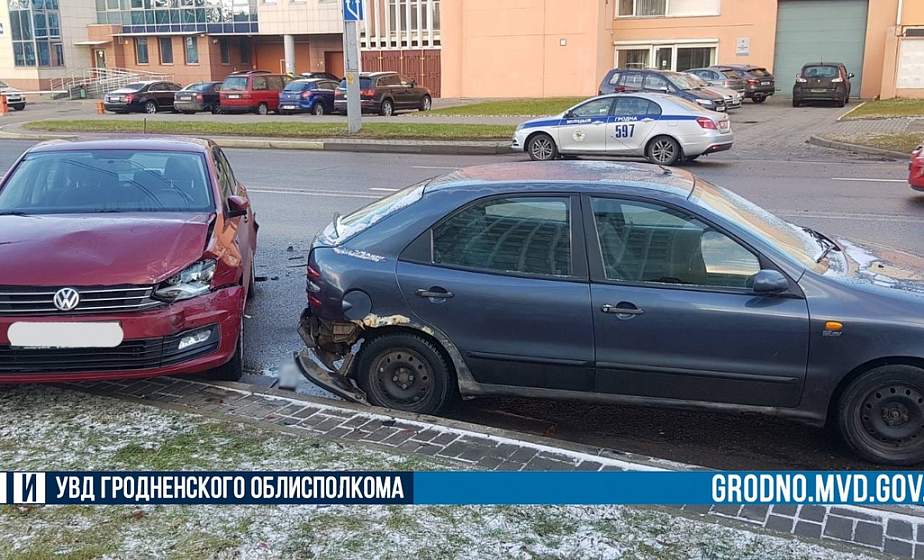 Не доехал домой: в Гродно пьяный водитель протаранил 4 припаркованных авто