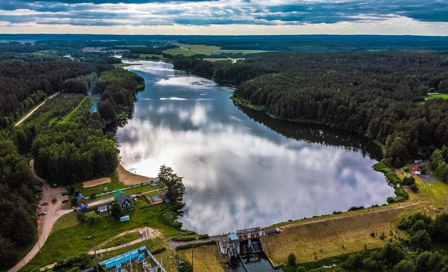 «Бачу свет – дзялюся з вамі». Краявіды роднай Астравеччыны захапляюць фотааматара Яўгена Пярэську