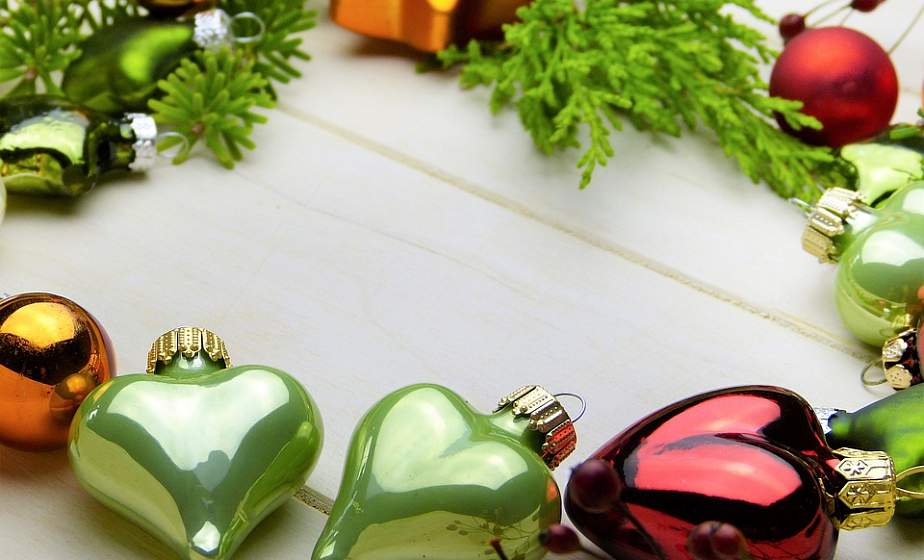 Врачи рассказали, какие новогодние игрушки опасны для здоровья