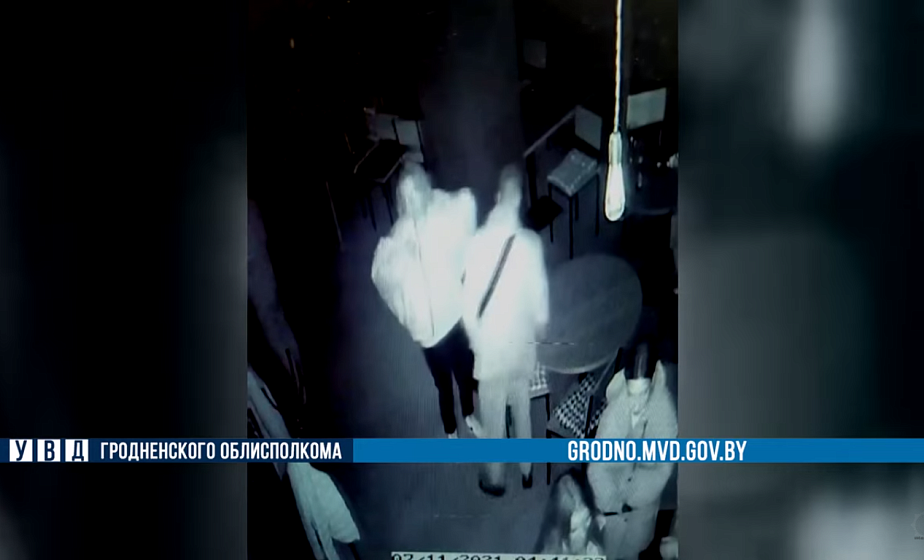  Розыск! Устанавливается личность девушки, которая в Гродно по ошибке забрала чужую куртку 