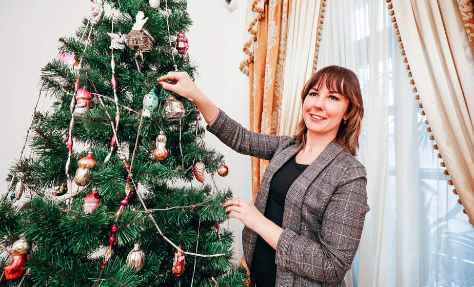 В Мирском замке проходит выставка антикварных елочных игрушек коллекционера Натальи Ковалевой