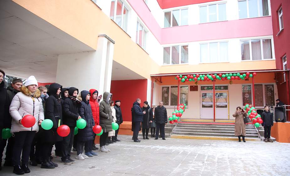 Новый имидж к Новому году. В Порозово торжественно открыли школу после капитального ремонта