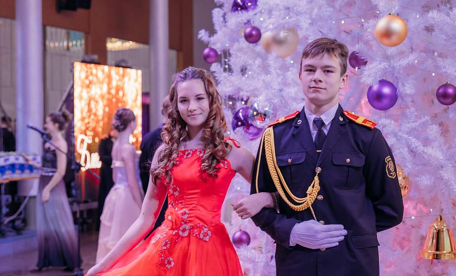 ФОТОФАКТ: Блестящий бал для блестящей молодежи прошел в областной филармонии