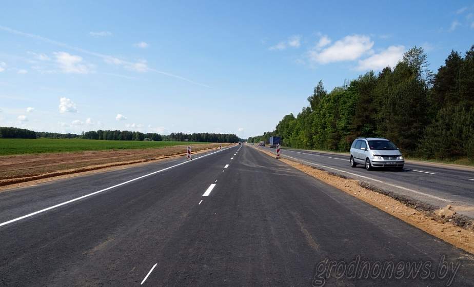 На М6 начали монтировать «шумовые полосы»