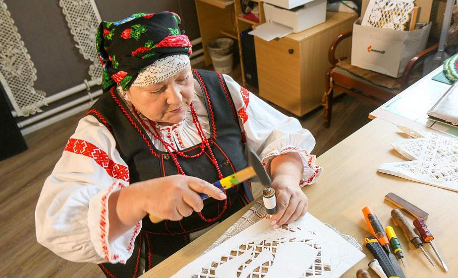 Ажурны цуд Наталлі Клімко. Народны майстар з Навагрудка адзначана спецпрэміяй Прэзідэнта дзеячам культуры і мастацтва за плённую працу па захаванні традыцый вырабу беларускай выцінанкі
