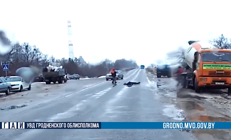 ДТП в Гродно: на Скидельском шоссе грузовик сбил 18-летнего юношу