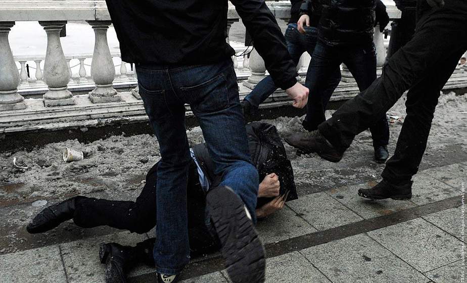 В Волковыске мужчина не дал подросткам сигарету - и они его избили