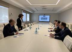 Генеральный консул Российской Федерации в г.Бресте Олег Мурашев посетил ОАО «Молочный Мир» и лично убедился в уникальности и высоких вкусовых качествах его продукции