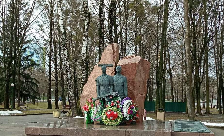 "Отдавая дань памяти всем исполнившим свой воинский долг, благодарим вас за мужество, стойкость, несломленный дух и братскую сплоченность". Обращение Гродненского облисполкома и областного Совета депутатов к воинам-интернационалистам