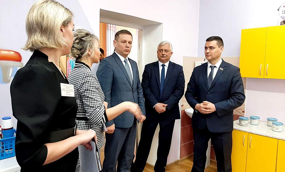 Министр образования Андрей Иванец посетил с рабочим визитом Островецкий район