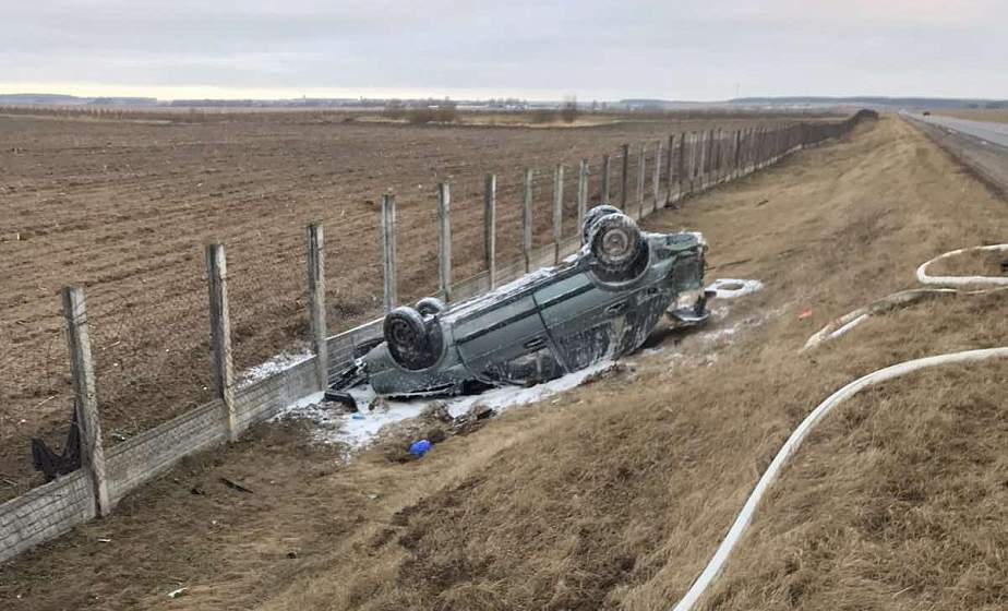 В Волковысском районе спасатель во внерабочее время помог пострадавшему в ДТП водителю