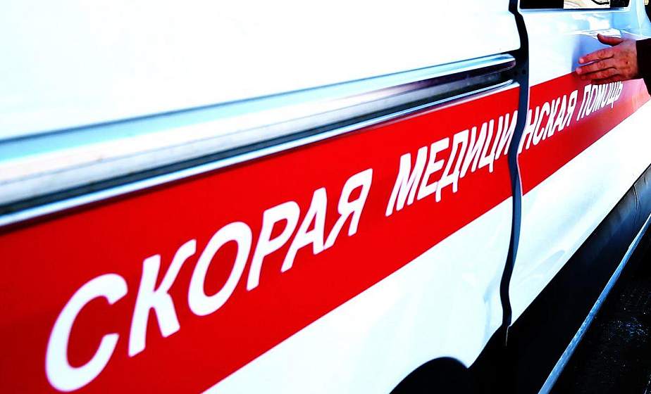 В Щучинском районе пациент набросился с кулаками на врача «неотложки»