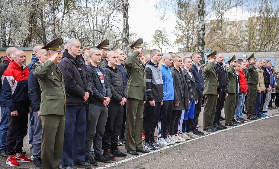Около тысячи юношей Гродненщины пополнят ряды белорусской армии в весенний призыв