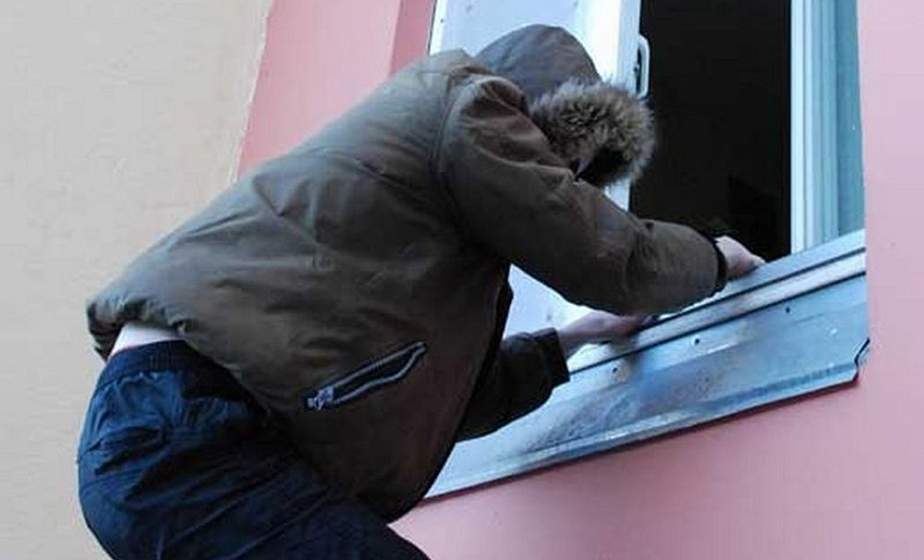 В Гродненском районе задержали мужчину, который проникал в сельские дома, чтобы поесть и поспать