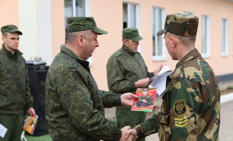 В 557-й инженерной бригаде чествовали военнослужащих, выслуживших установленные сроки